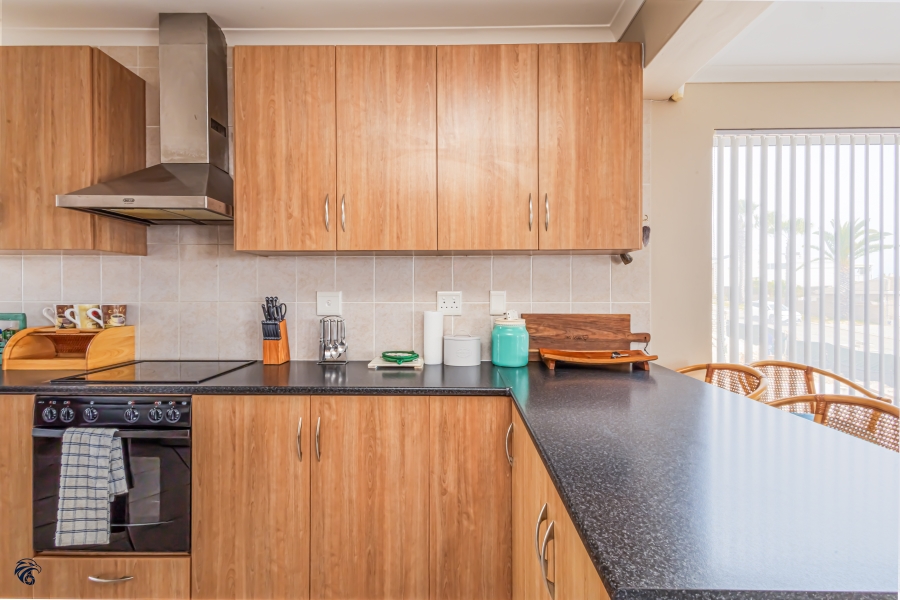 6 Bedroom Property for Sale in Middedorp Western Cape